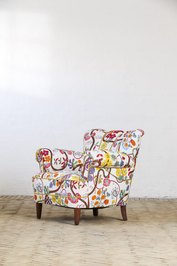 Lounge chair no. 907