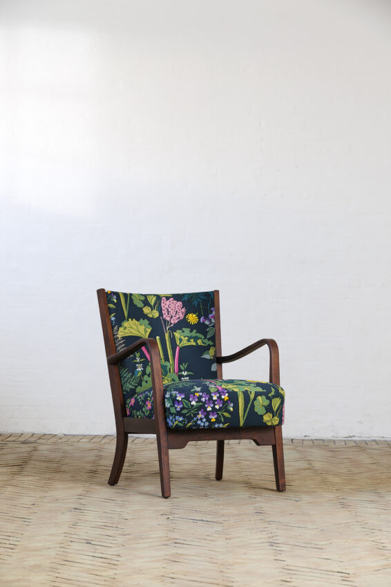 Small armchair no. 910