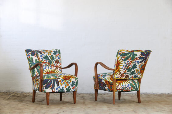 Two chairs no. 908 and 909