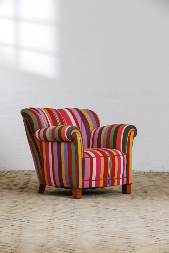 Big loungechair in striped wool